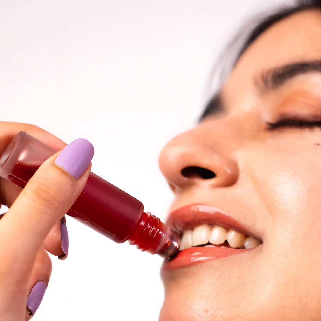 Lip Oil vs Lip Balm: Which is Better for Healthy Lips?